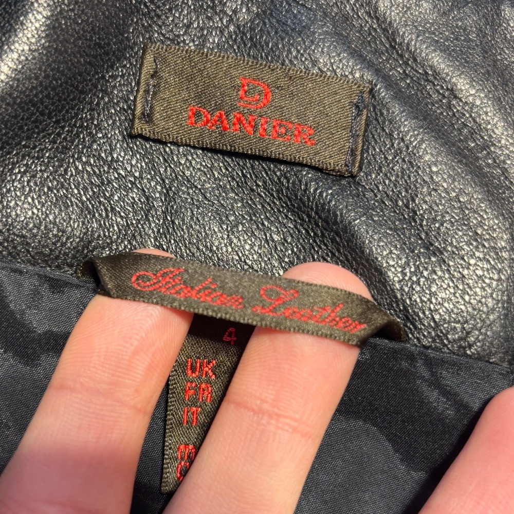 Danier Italian Leather Midi Lined Back Slit Zipper Closure Black Skirt Size 4 - Picture 12 of 12